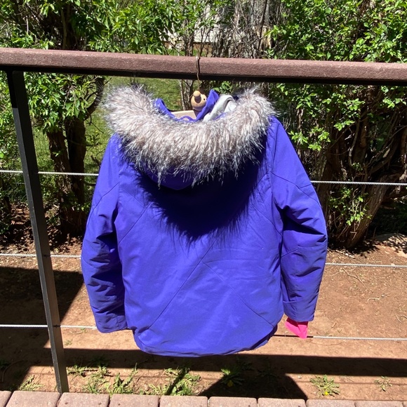 Spyder insulated ski jacket with hood for girls - Picture 2 of 5